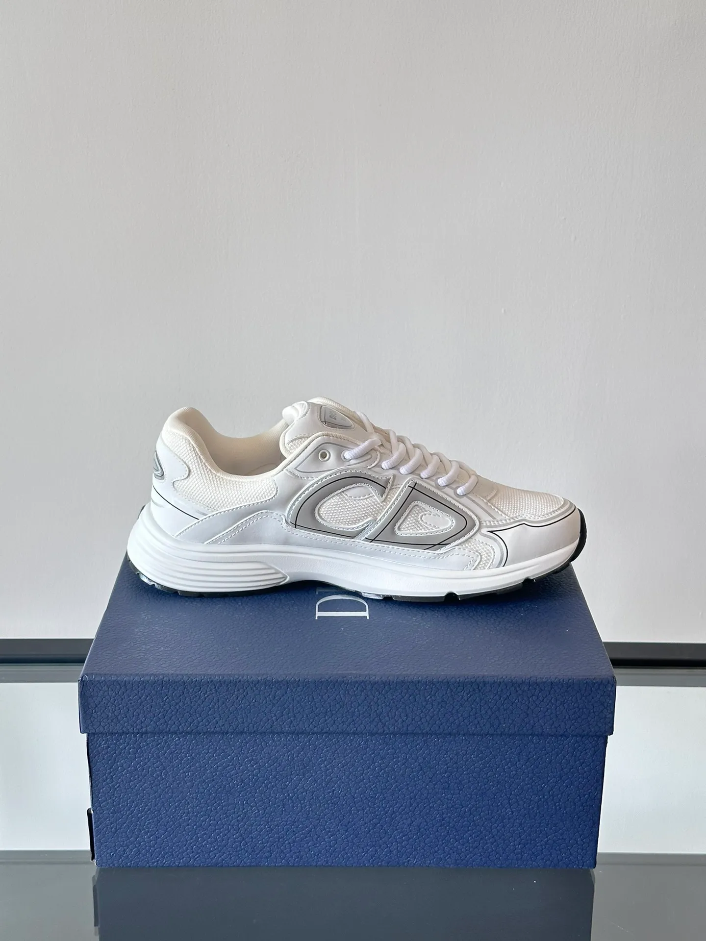 Men's Men's Shoes 💰p440 "Dio*" Dior B30 series sports shoes, multi-color mesh fabric and multi-color technical fabrics, this season's new B30 low-top sports shoes are one of the flagship styles of the series. Crafted from multicolor mesh and technical fabrics, it's finished with a reflective "CD30" graphic and silver-toned "DIOR B30" and "CD30" logos on the heel and tongue. An extra-light, sculpted rubber sole with signature accents adds style, while internal stretch details create ideal comfort. It can be matched with various casual styles to show a fashionable and modern sports style. Size: 38-44 (45-46 customized)